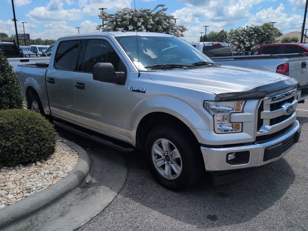 Used 2017 Ingot Silver Metallic Ford XLT image 1