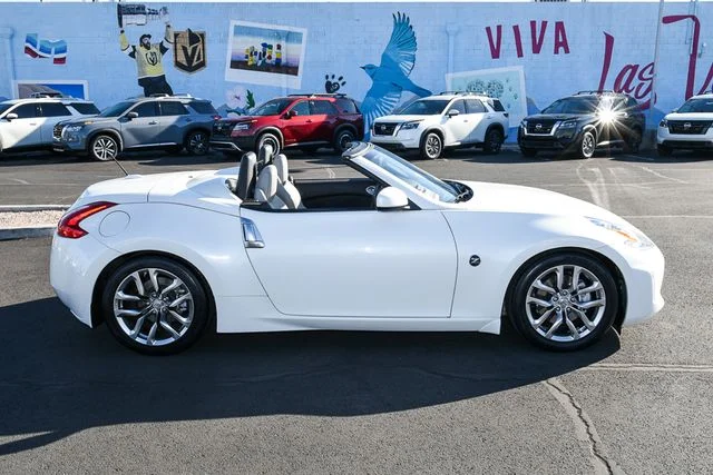 Used 2014 White Nissan Touring image 6