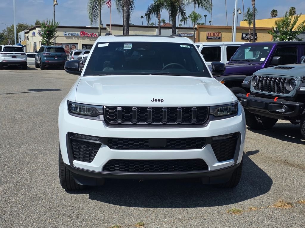 New 2026 Bright White Clear-Coat Exterior Paint Jeep Limited image 2