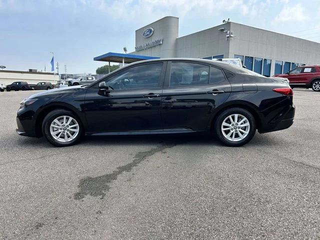 Used 2025  Toyota LE image 6