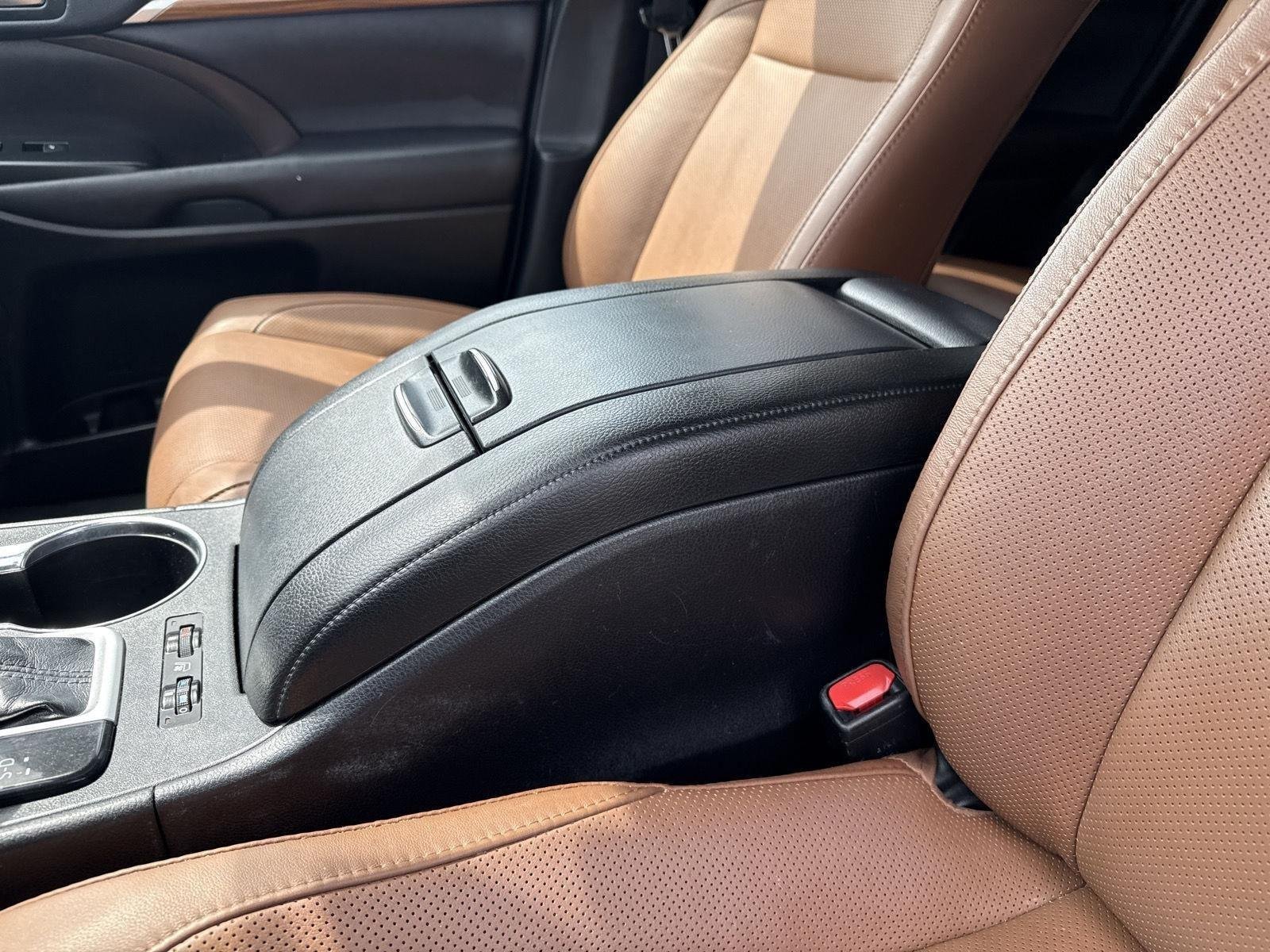 Used 2019 Blizzard Pearl Toyota Limited Platinum image 24