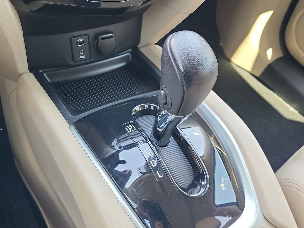 Used 2016 Blue Nissan SL image 32