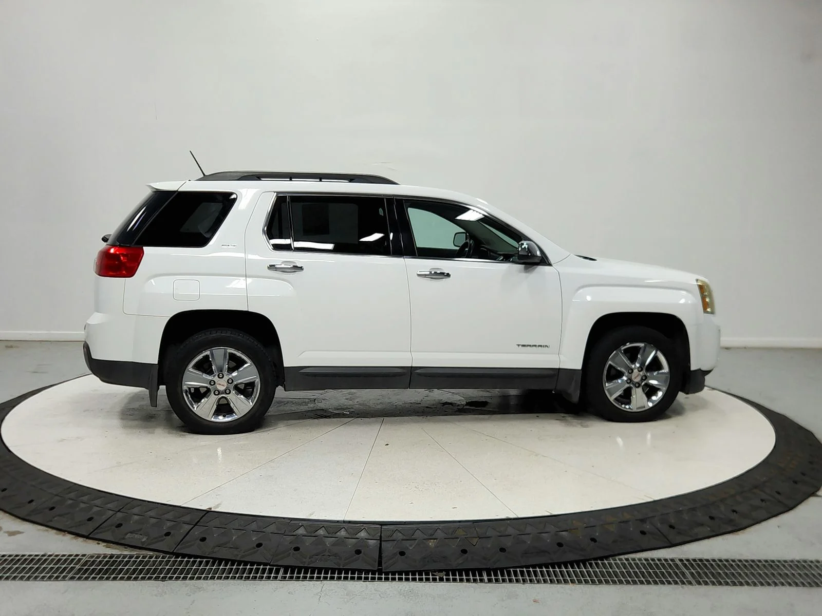 Used 2015 White GMC SLT-1 image 9