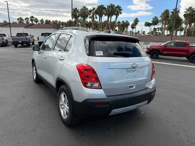 Used 2015 SILVER ICE METALLIC Chevrolet LT image 5