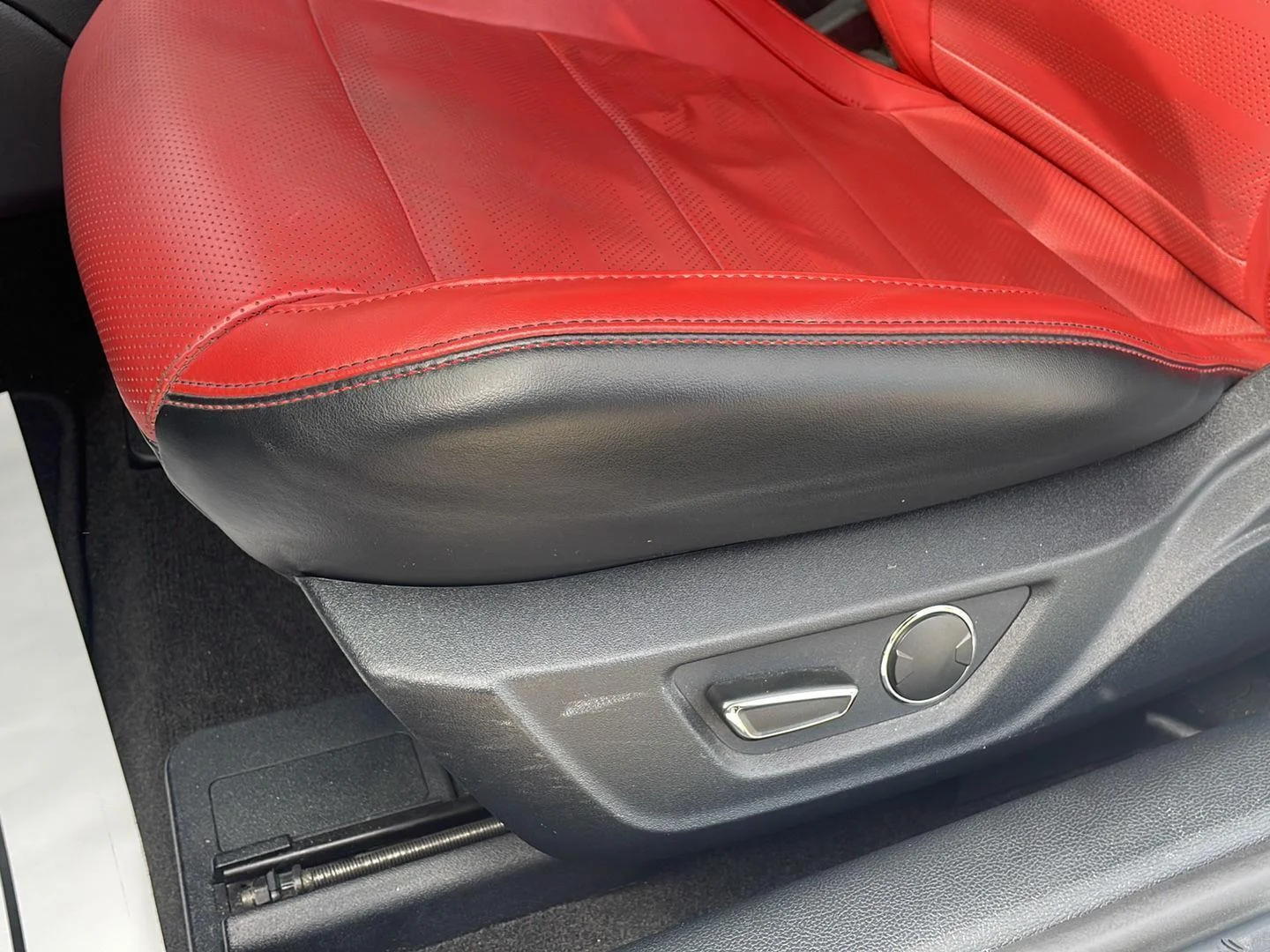 Used 2015 Ingot Silver Ford GT Premium image 19