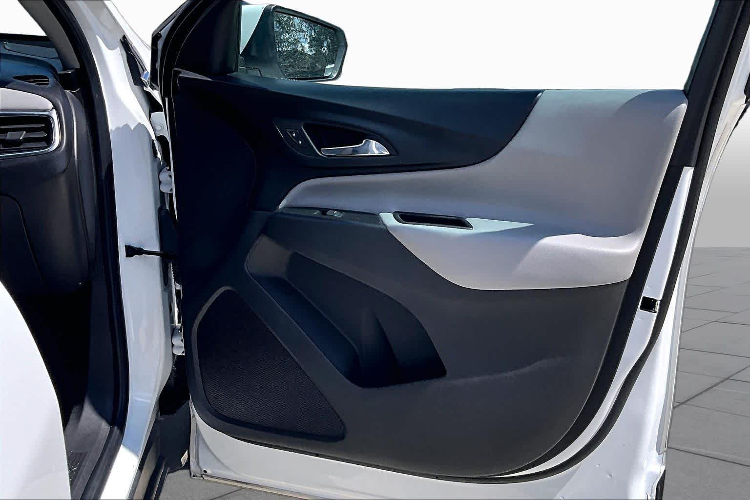 Used 2023 Summit White Chevrolet LT image 41