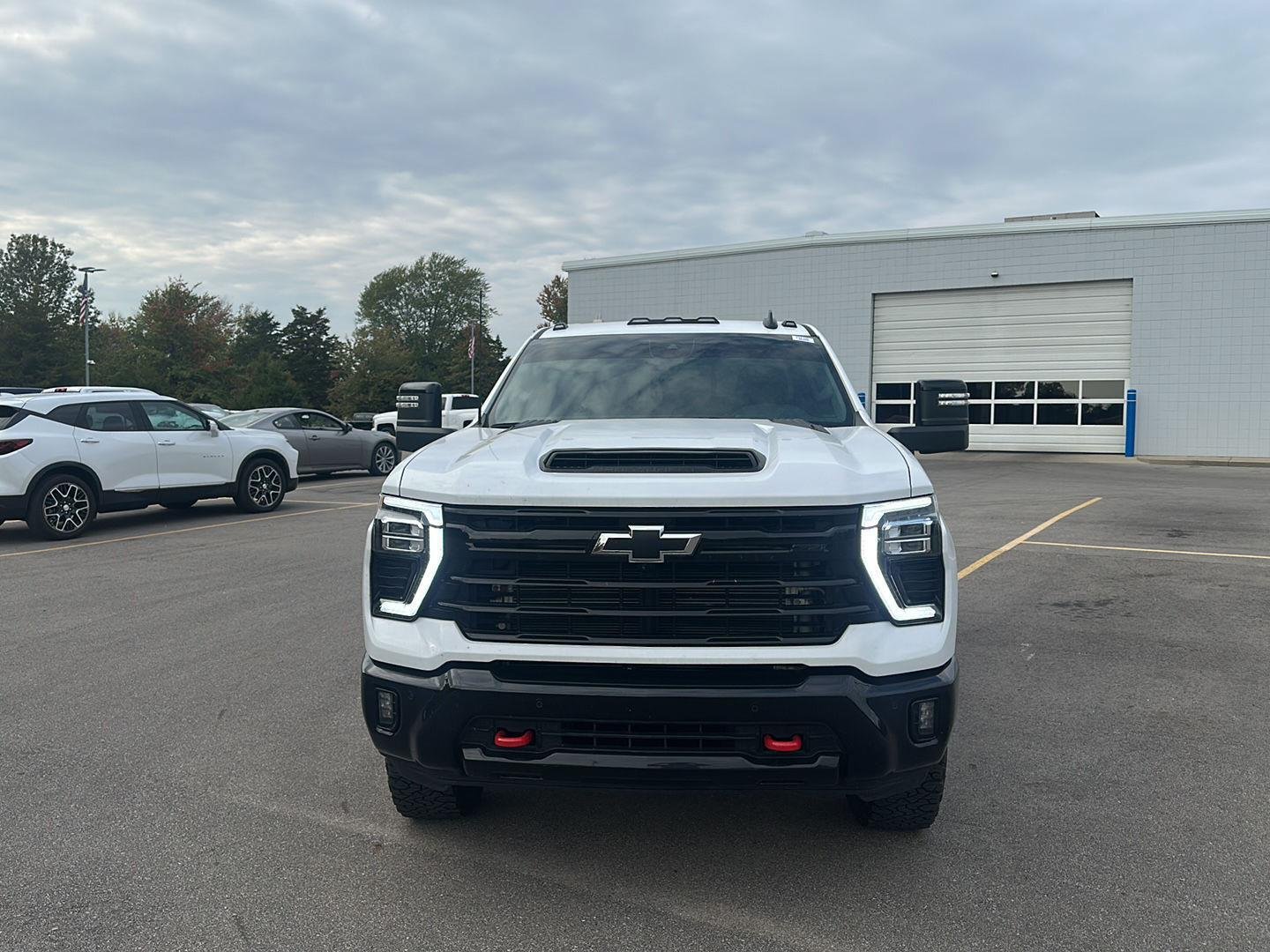 2025 Chevrolet Silverado 2500HD LT photo 2