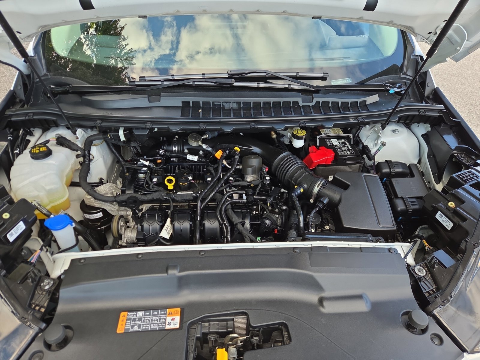 Used 2022 Oxford White Ford SE image 18