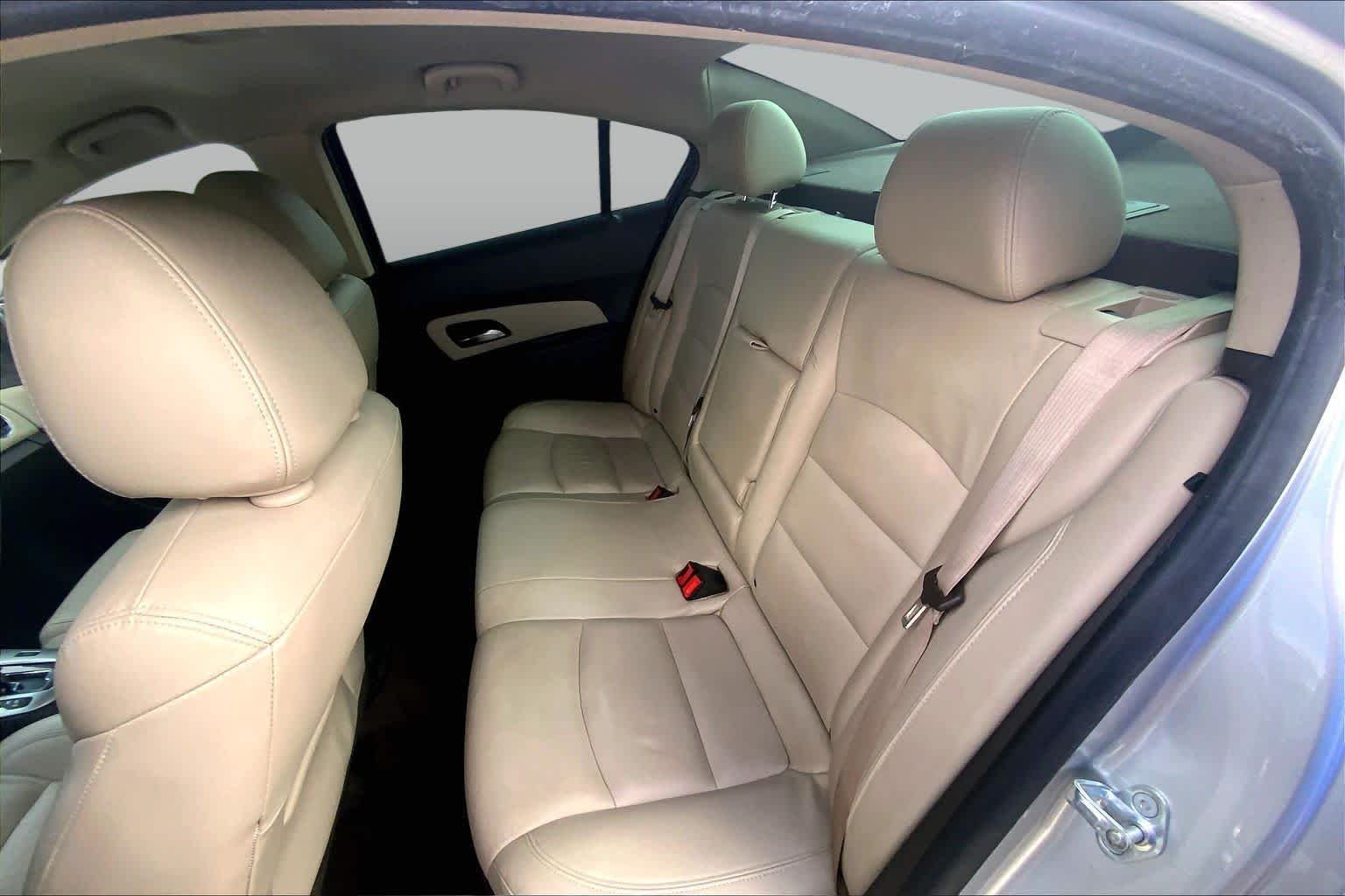 Used 2016 Silver Ice Metallic Chevrolet LT image 19