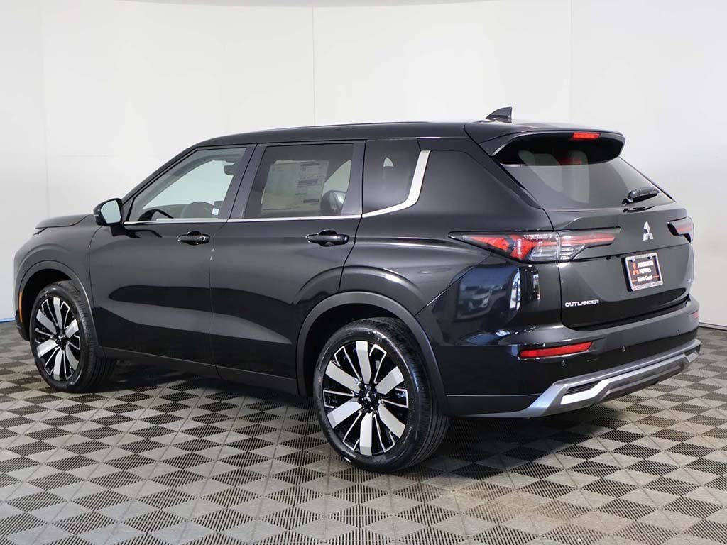 2025 Mitsubishi Outlander SE - Photo 11