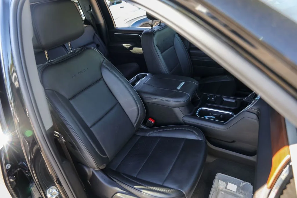 Used 2025 Onyx Black GMC Denali image 32