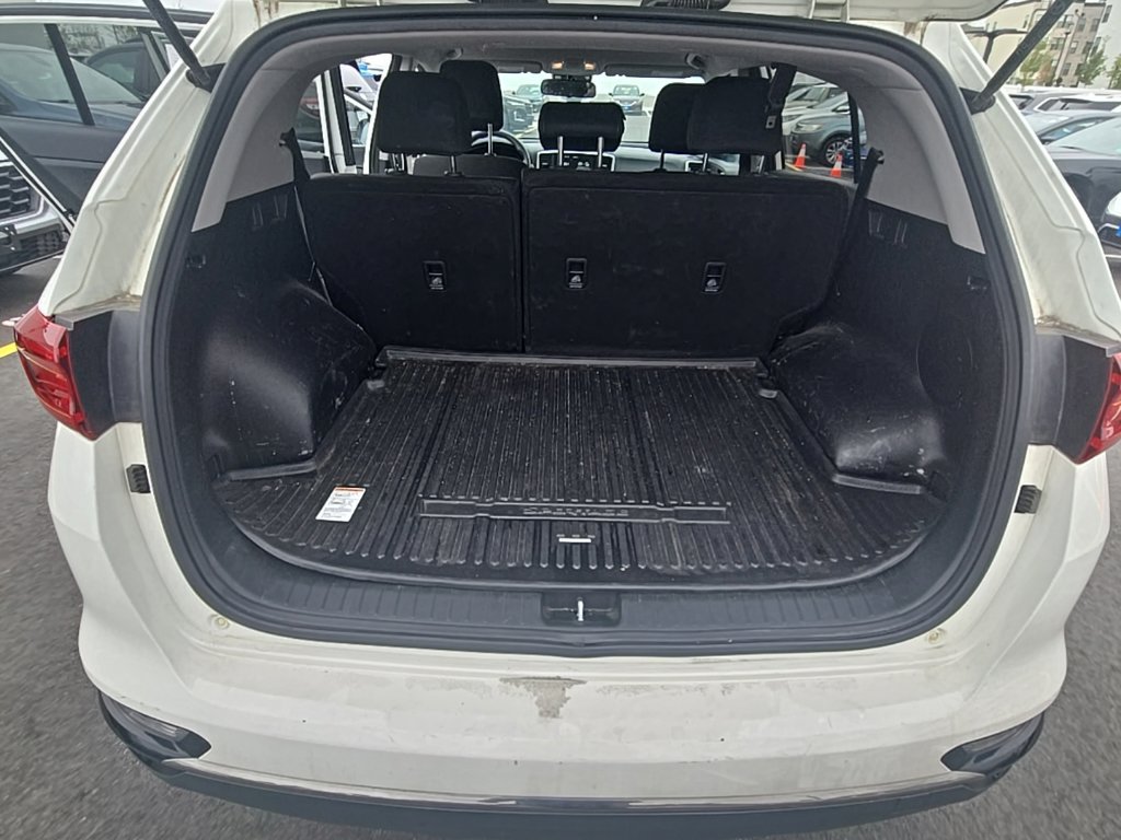 Used 2020 Clear White Kia LX image 11