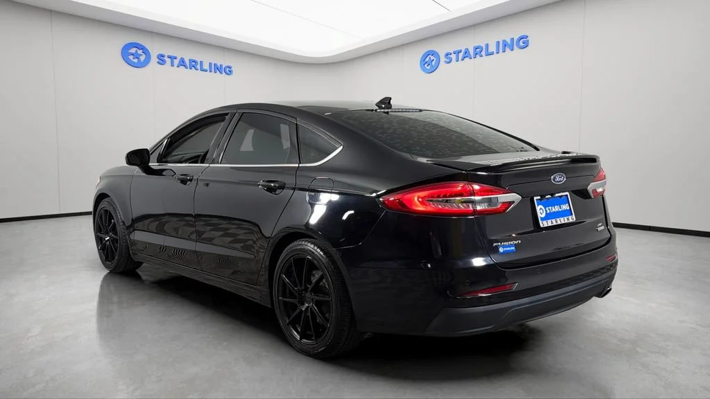 Used 2019  Ford SE image 5