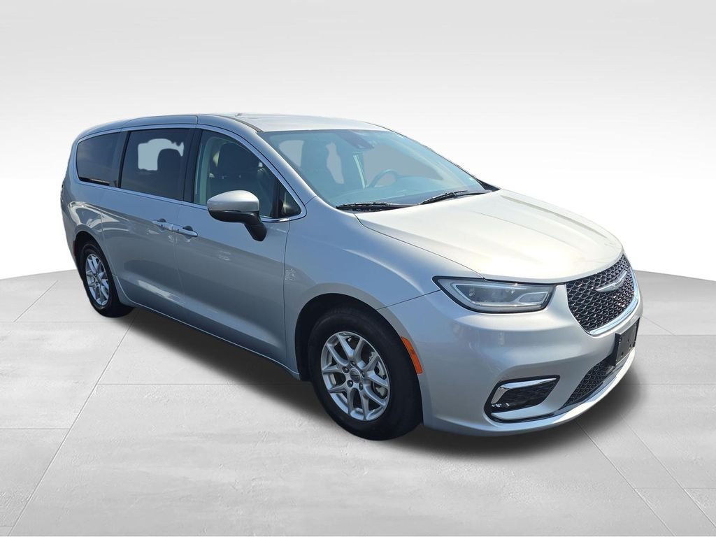 Used 2023 Silver Chrysler Touring L image 7