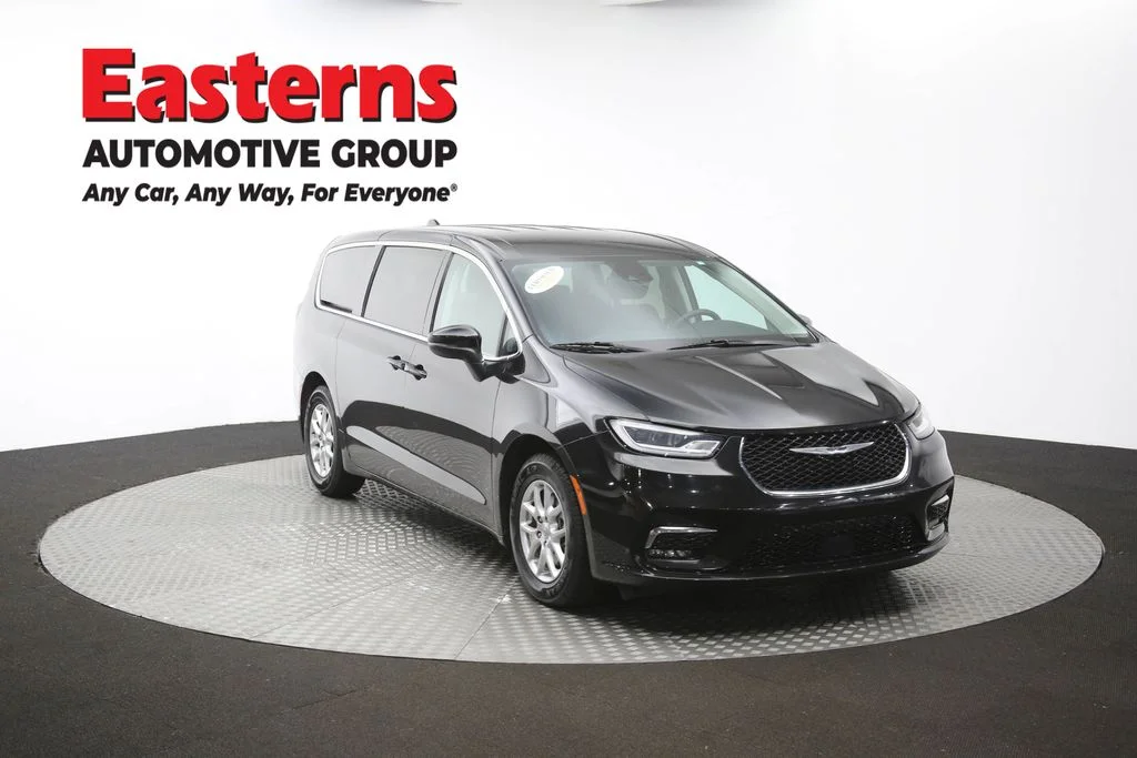 Used 2023 Black Chrysler Touring L image 52