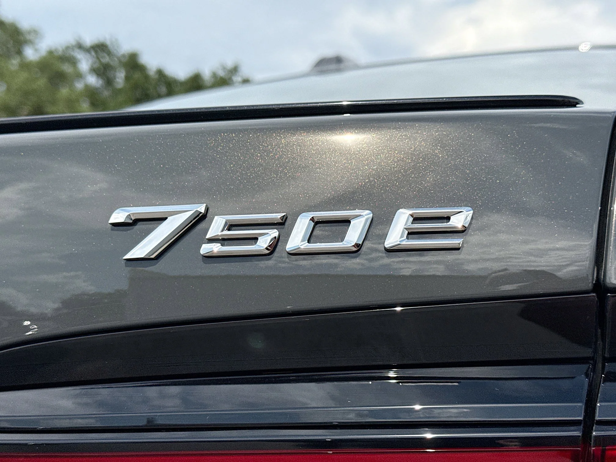 New 2026 Dravit Grey Metallic BMW 750e xDrive image 11
