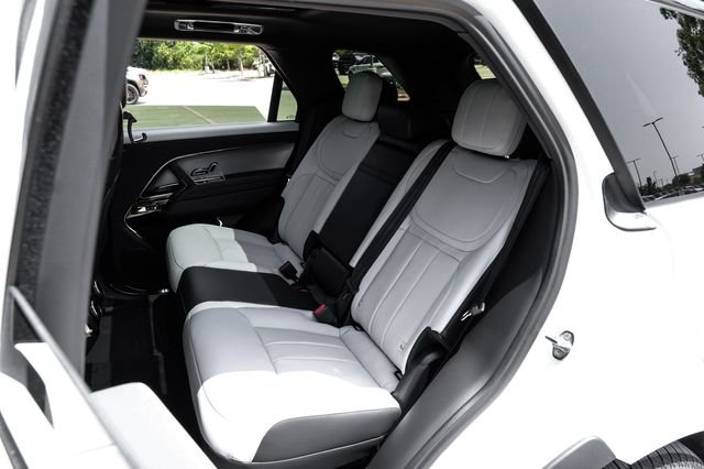 New 2026 White Land Rover Dynamic SE image 48