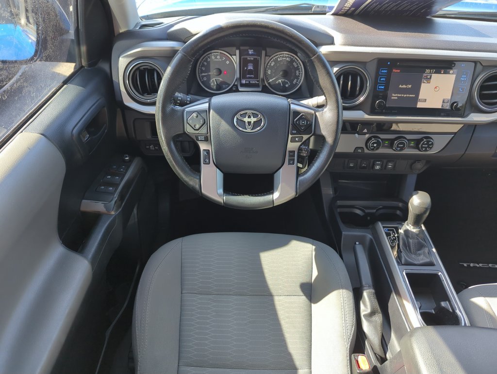 Used 2018 Blue Toyota SR5 image 11