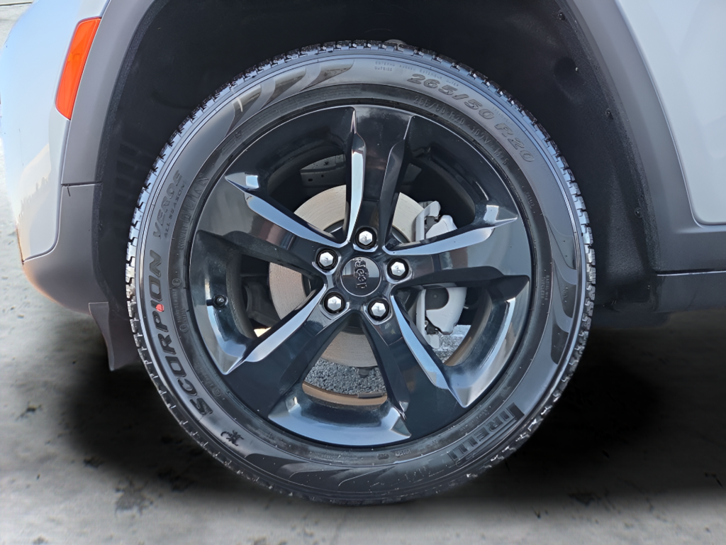 New 2026 Silver Zynith Exterior Paint Jeep Limited image 18
