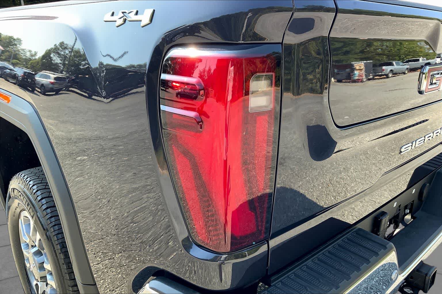 2025 GMC Sierra 3500HD SLT - Photo 14