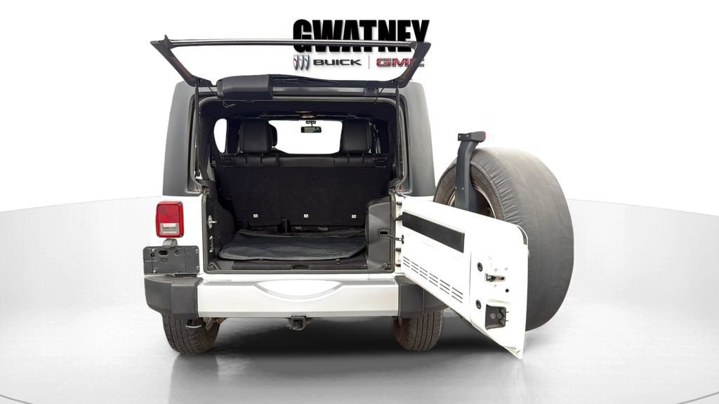 Used 2014 White Jeep Sahara image 13