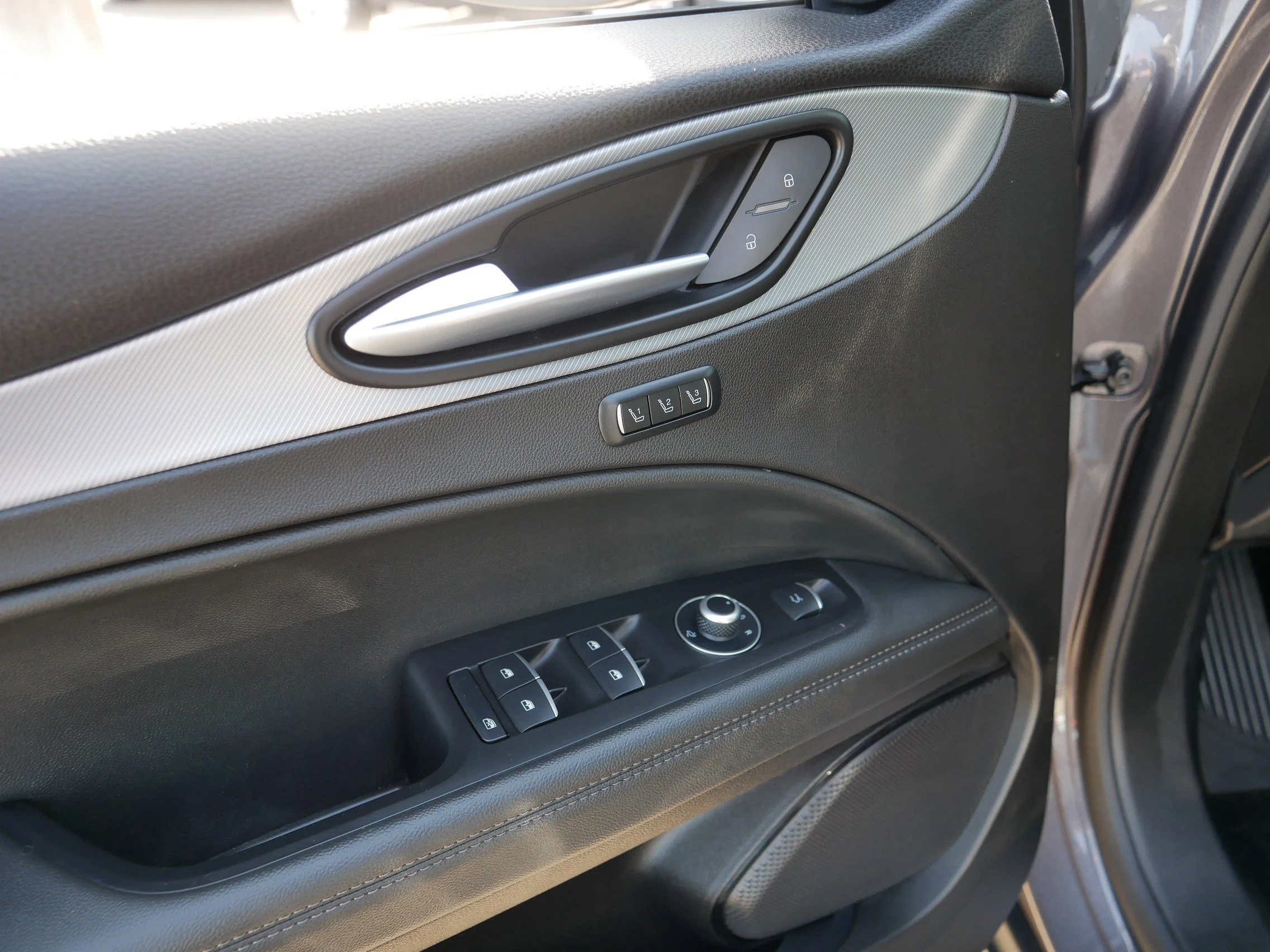 Used 2025 Vesuvio Gray Metallic Alfa Romeo AWD SPRINT image 19