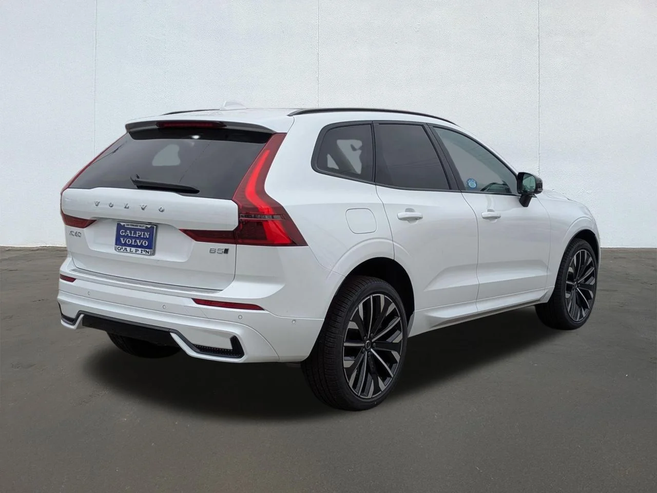New 2026 Crystal White Volvo Ultra image 2