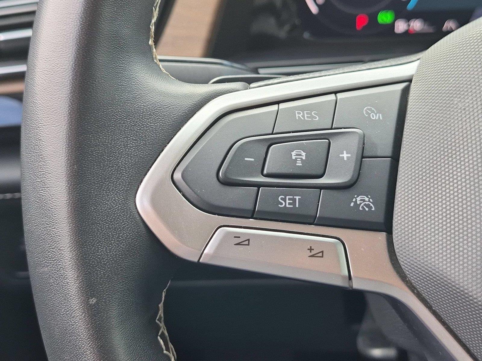 Used 2024  Volkswagen 2.0T SE w/Technology image 19