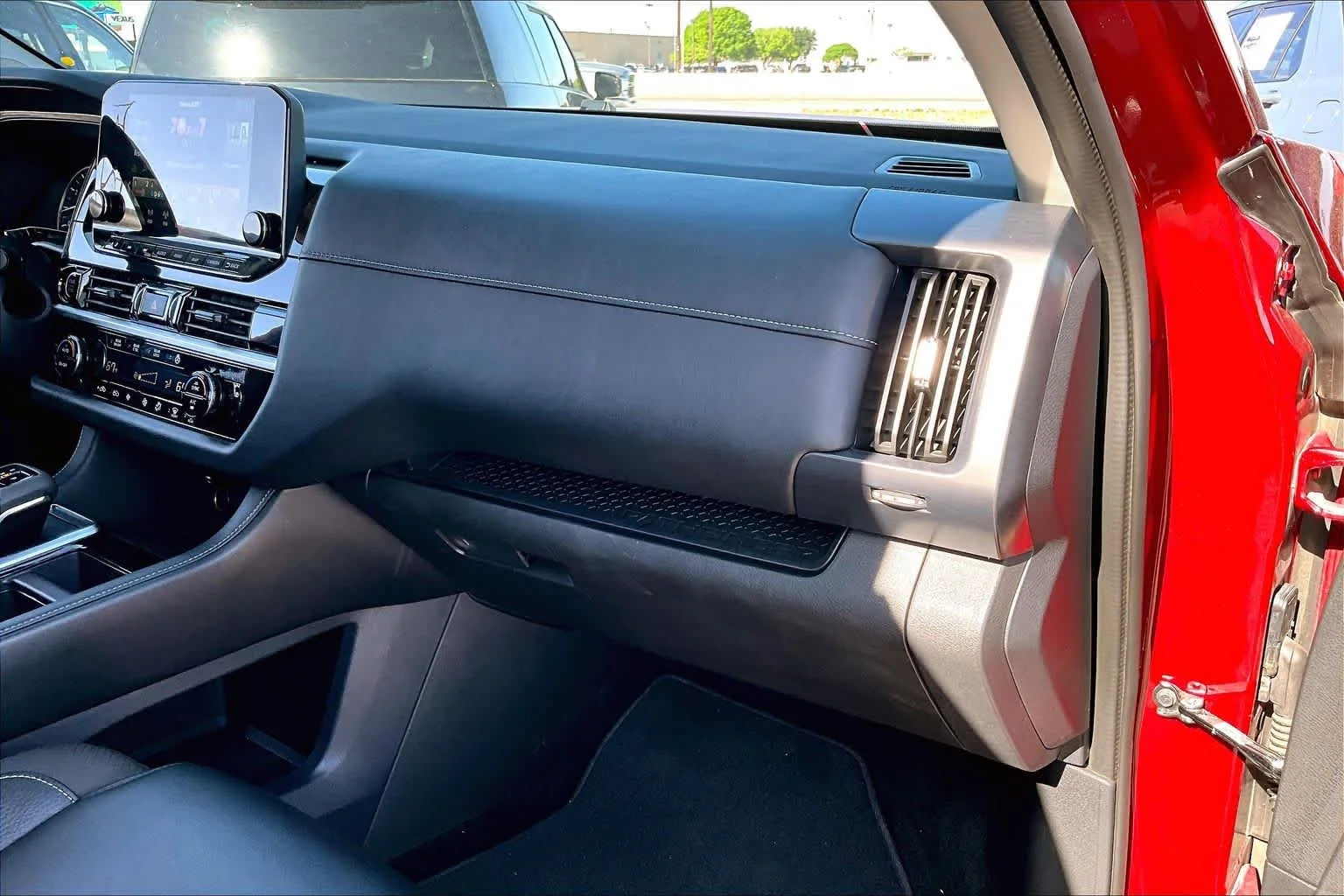 Used 2024 Scarlet Ember Nissan SL image 19