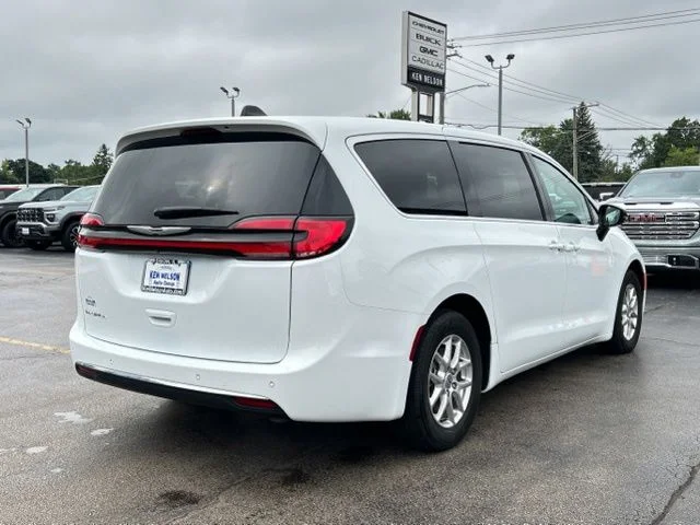 Used 2024 Bright White Clearcoat Chrysler Touring L image 13