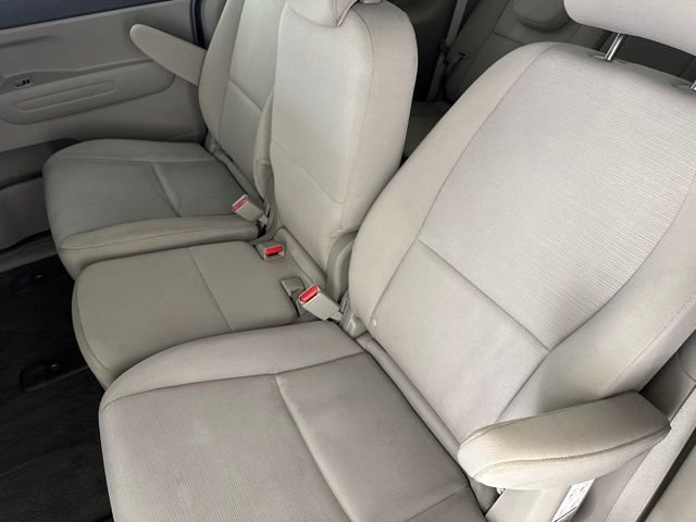 Used 2015 White Kia LX image 26