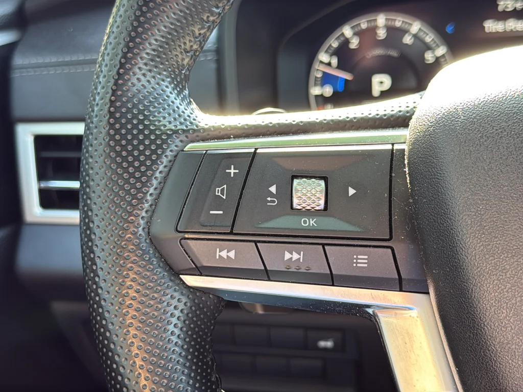 Used 2024  Mitsubishi SE Black Edition image 45