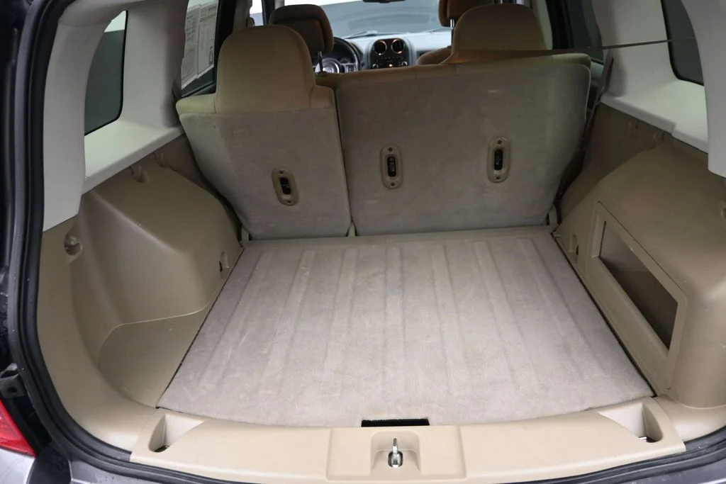 Used 2016 Gray Jeep Latitude image 10
