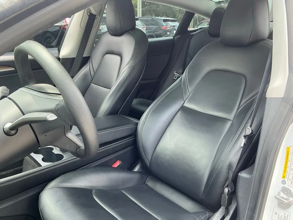 Used 2021  Tesla Standard Range Plus image 31