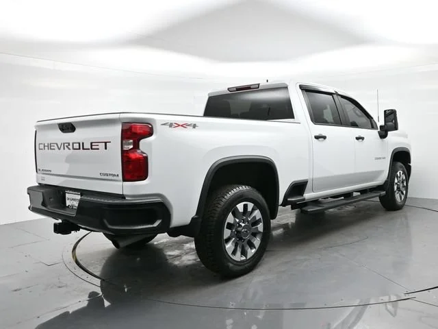 Used 2022 SUMMIT WHITE Chevrolet Custom image 7