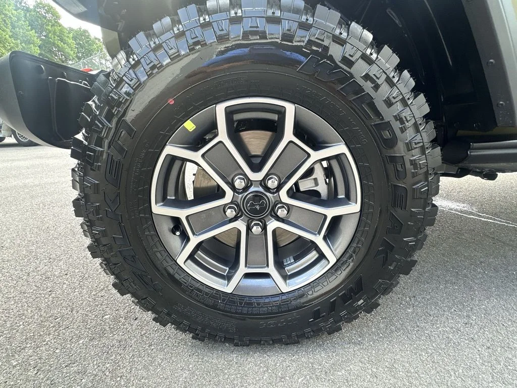Used 2025 Green Jeep Mojave image 18