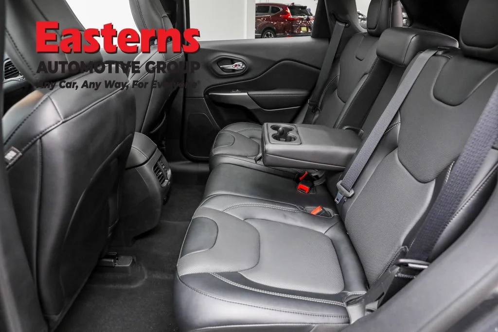 Used 2022 Gray Jeep Limited image 21