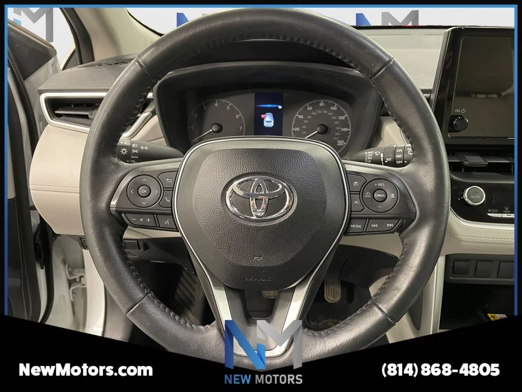 Used 2023 Pearl Toyota LE image 12