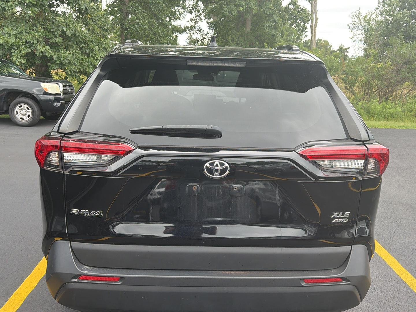 Used 2020 Midnight Black Metallic Toyota XLE image 5