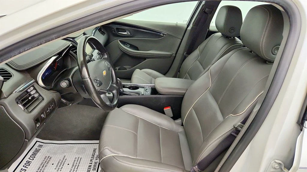 Used 2016 Iridescent Pearl Tricoat Chevrolet 4dr Sedan LTZ w/2LZ image 19