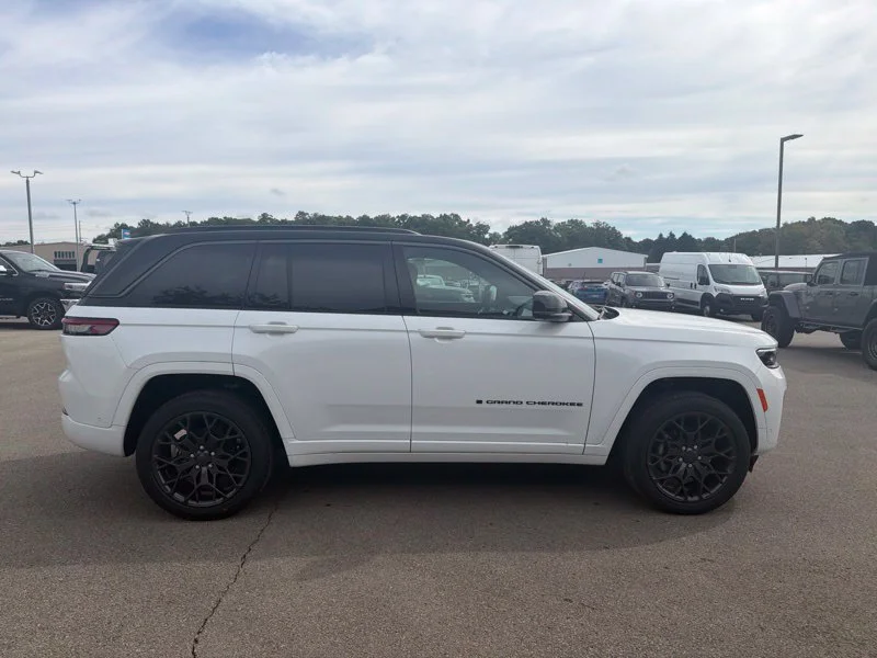 New 2026 Bright White Clear-Coat Exterior Paint Jeep Summit image 2