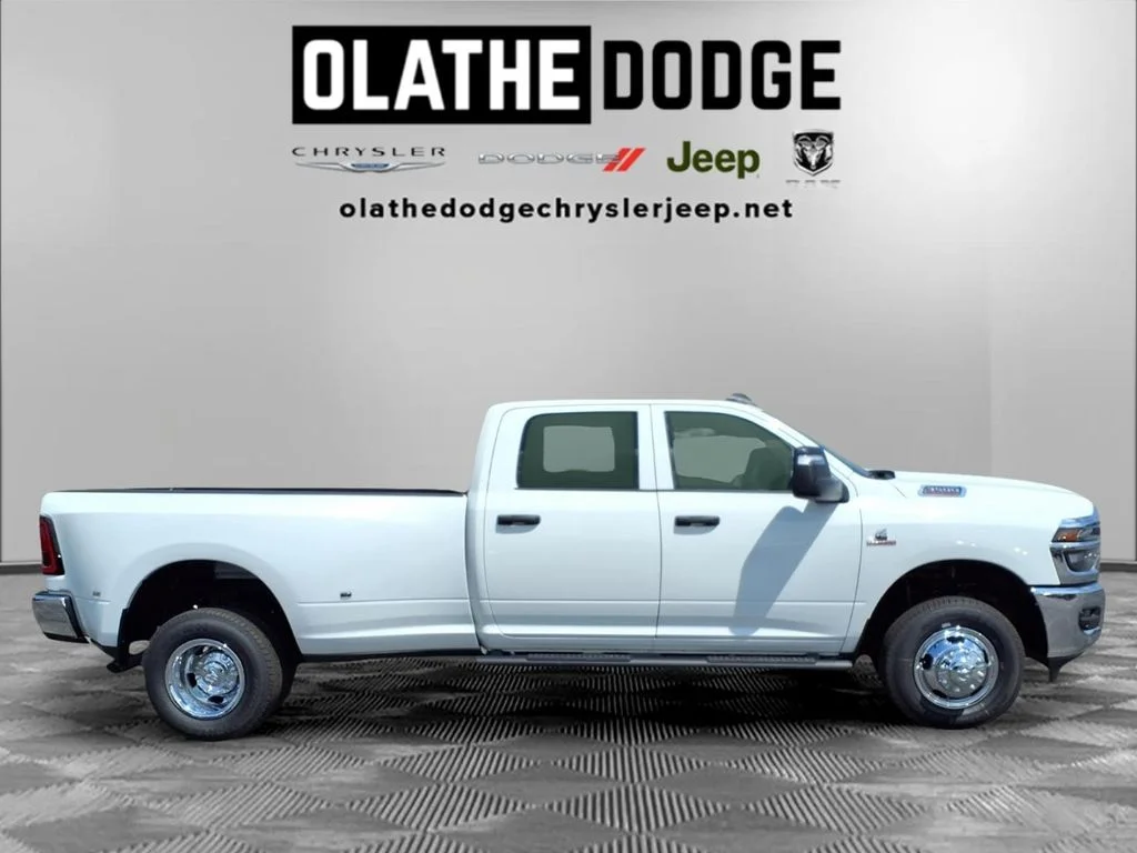 New 2026 Bright White Clear-Coat Exterior Paint RAM Tradesman image 27
