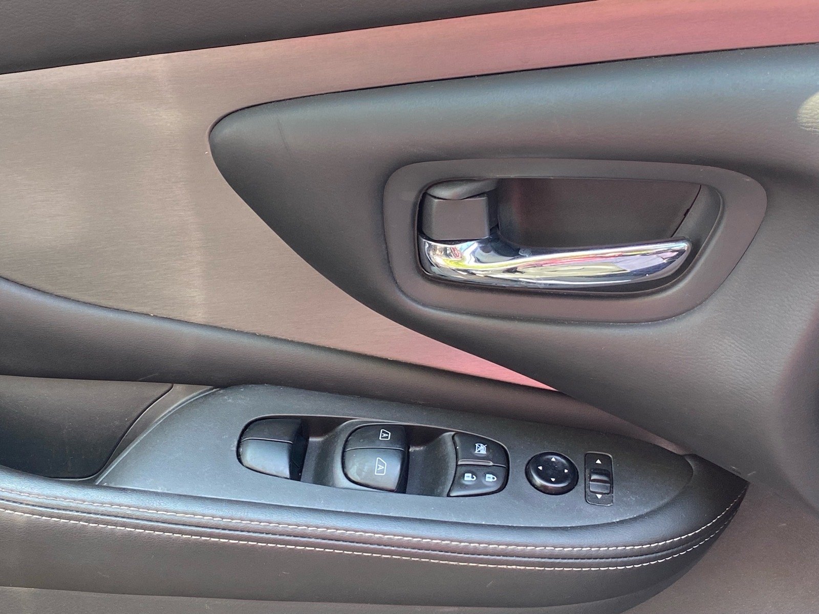 Used 2021 Gray Nissan S image 14