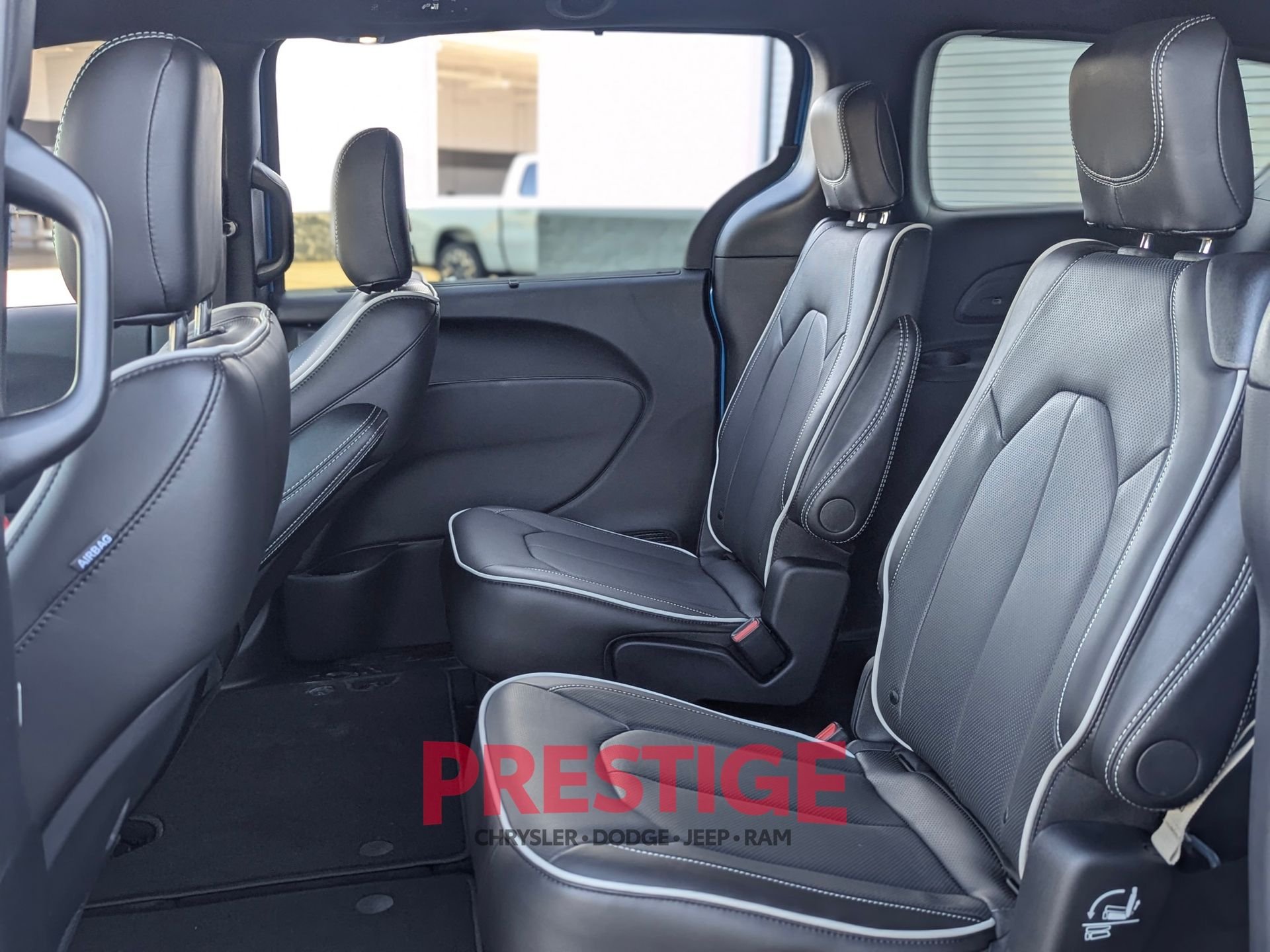 New 2027 Hydro Blue Pearl-Coat Exterior Paint Chrysler Limited image 25