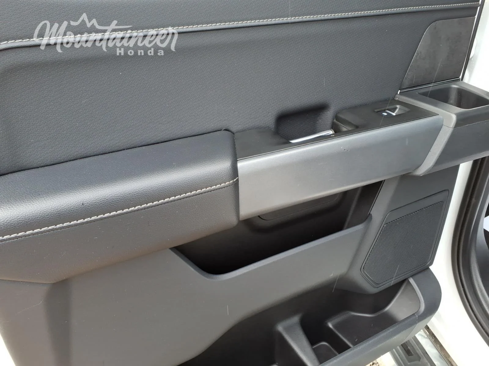 Used 2024 Oxford White Ford XLT image 13