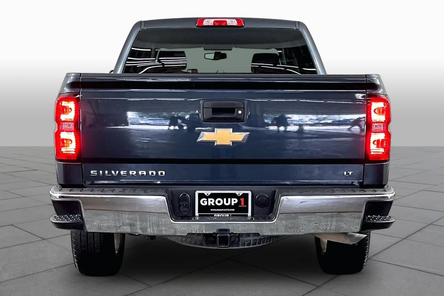 Used 2018 GRAPHITE METALLIC Chevrolet LT image 5