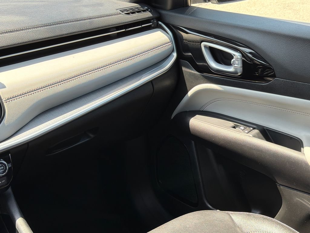 Used 2025 Silver Jeep Limited image 18