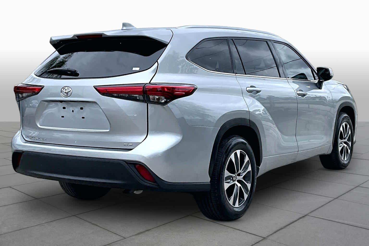 Used 2021 Celestial Silver Metallic Toyota XLE image 13
