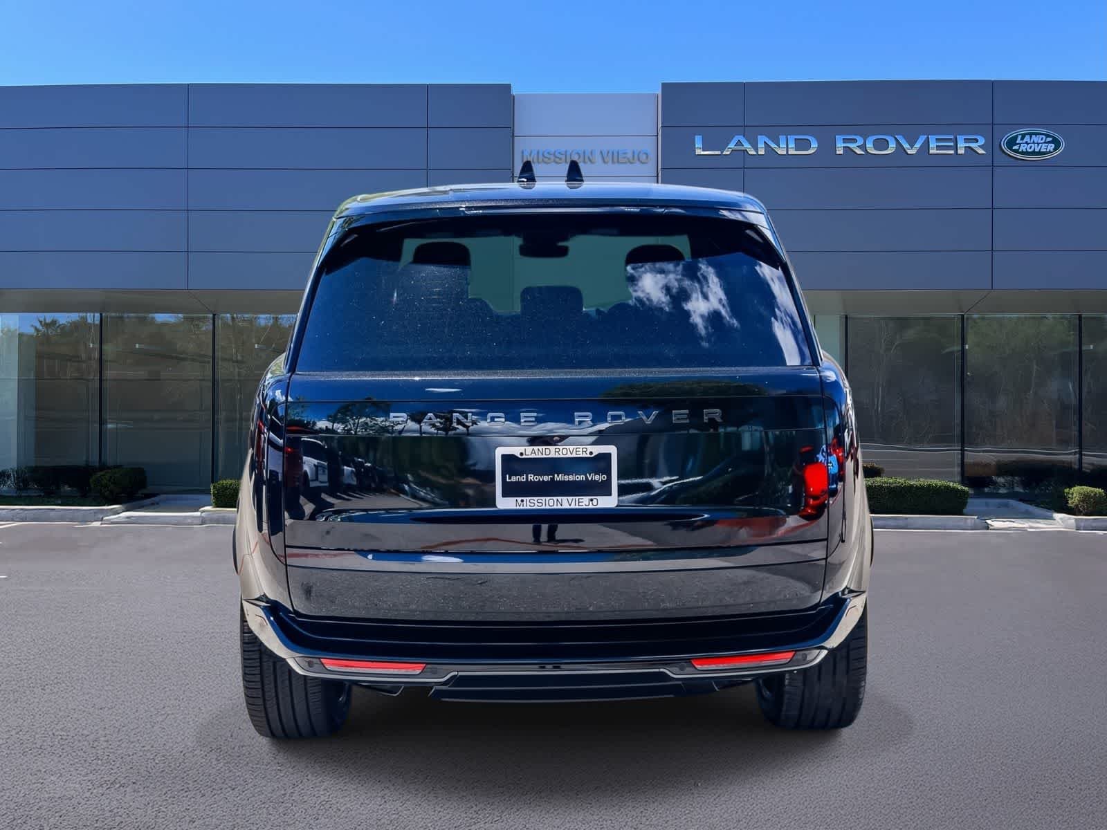 New 2026 Black Land Rover SE image 5