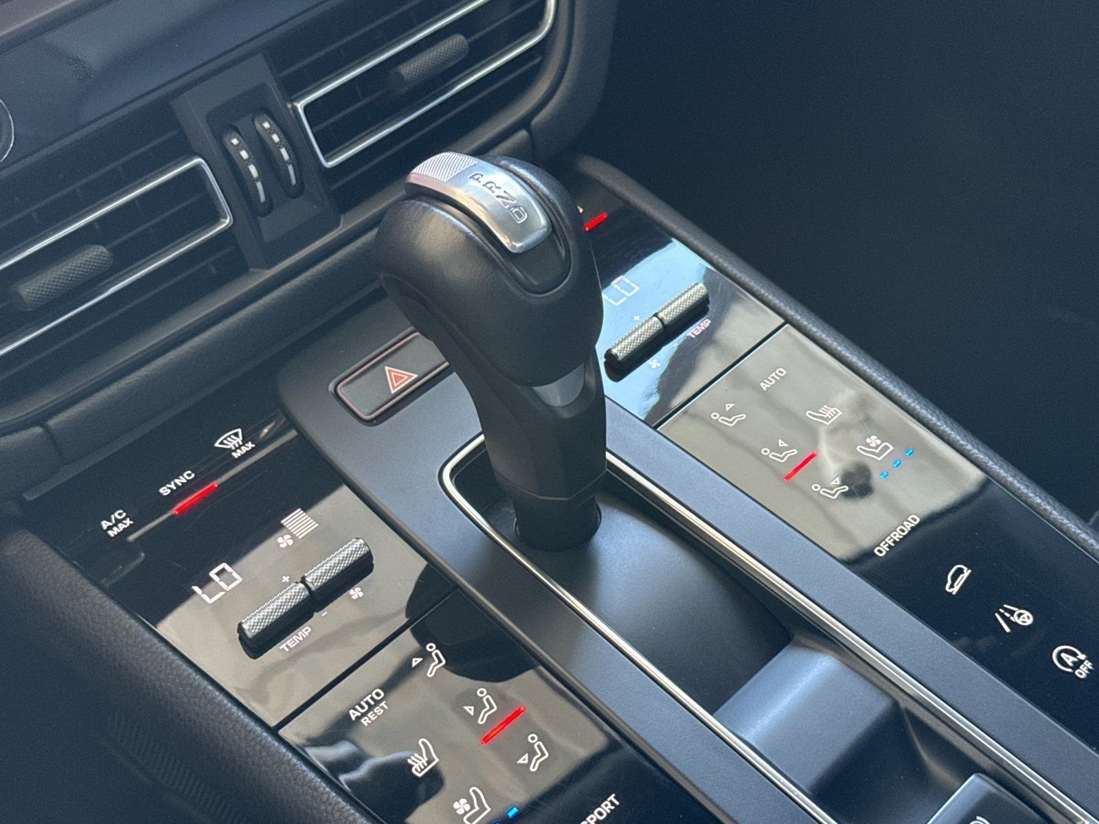 Used 2024  Porsche Base image 24